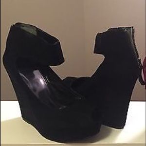 Nine West Wedge Platform Peep Toe Sandal